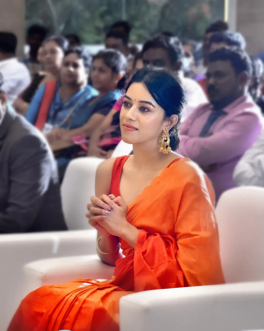 indian actress mirnalini ravi images in orange saree